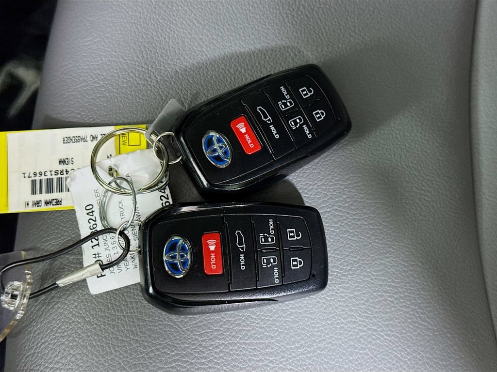Certified 2024 Toyota Sienna XLE w/ XLE Plus Package AWD/4WD image 38