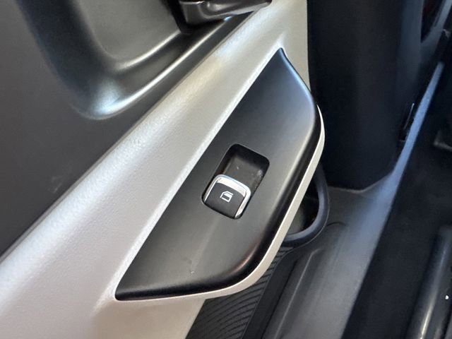 Certified 2023 Kia Carnival LX image 27