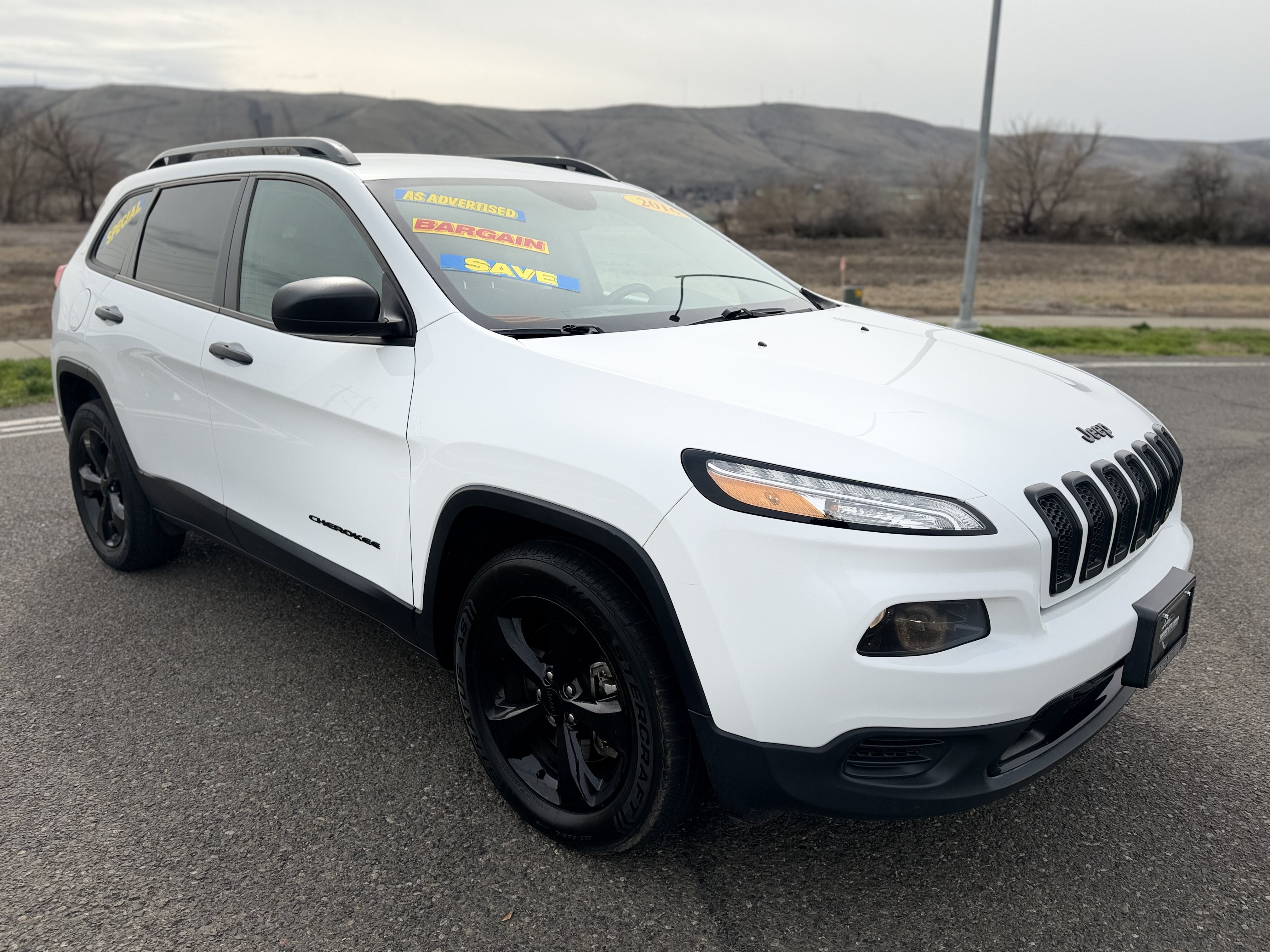 Used 2016 Jeep Cherokee Sport w/ Cold Weather Group AWD/4WD image 4