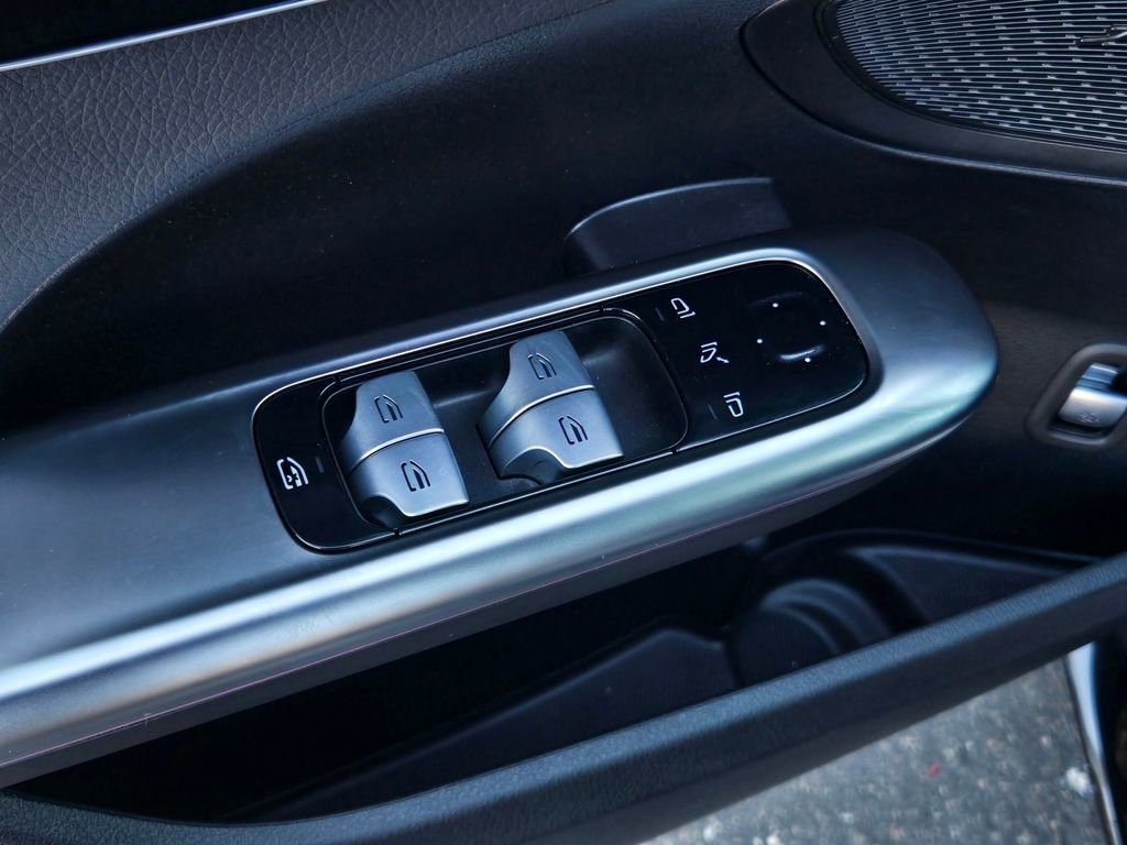 Used 2023 Mercedes-Benz C 300 4MATIC Sedan image 11