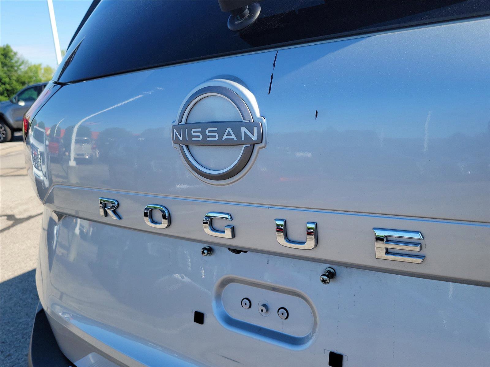 Used 2023 Nissan Rogue SV FWD image 8