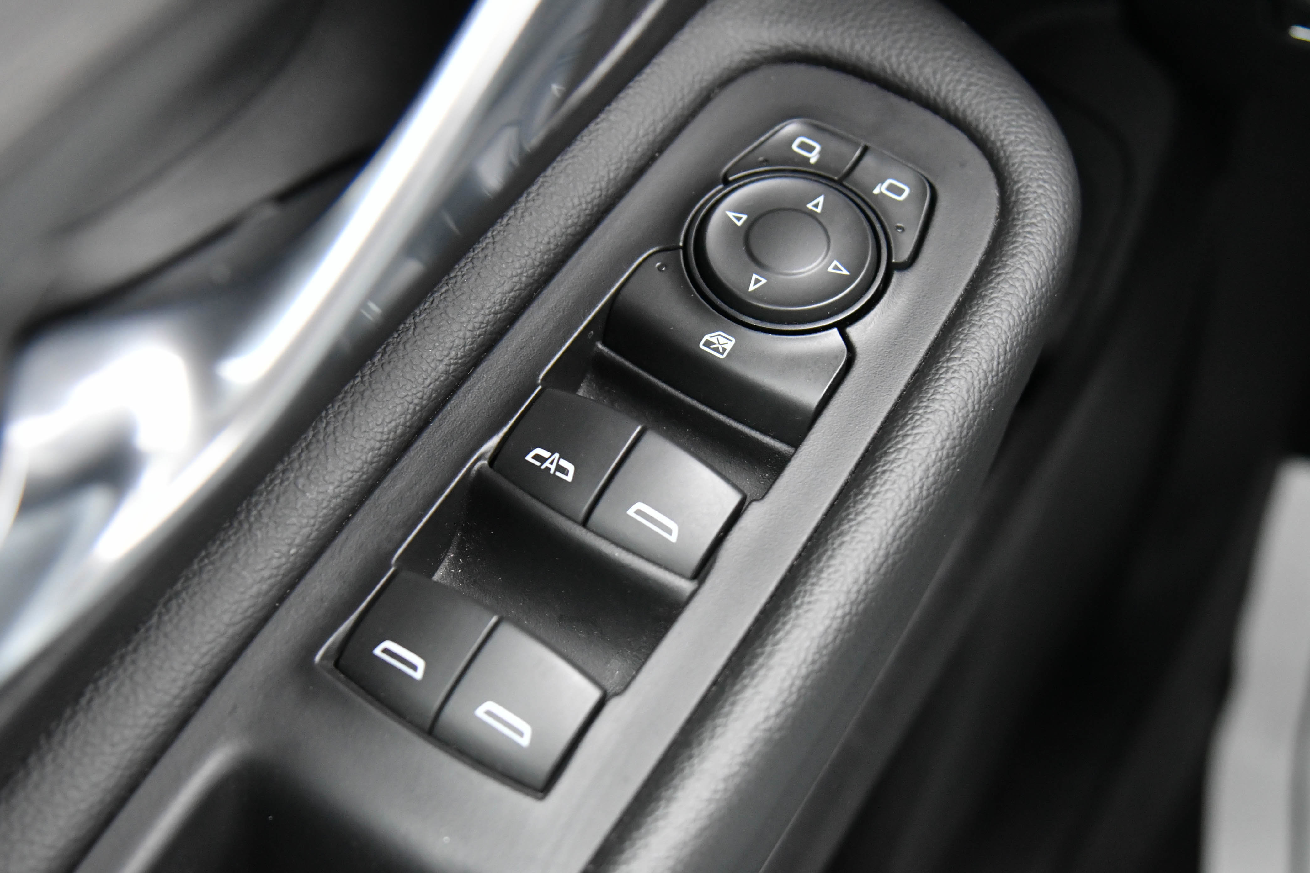 Used 2024 GMC Terrain SLT image 33