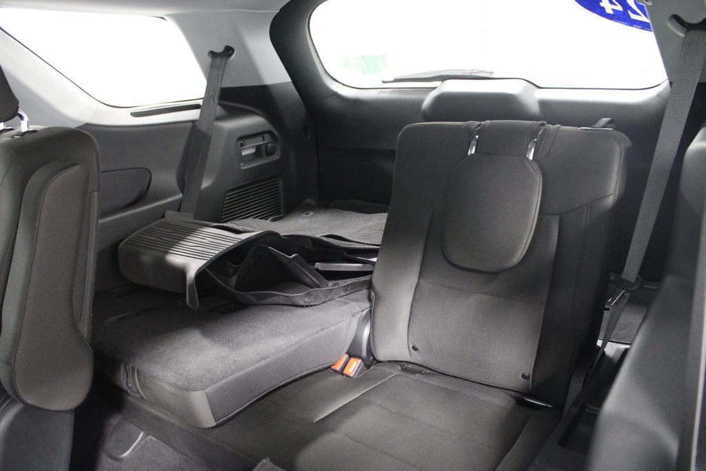 Used 2024 Ford Explorer XLT RWD image 22