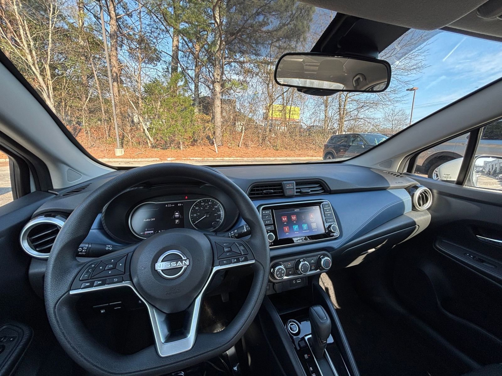 Used 2025 Nissan Versa SV FWD image 33