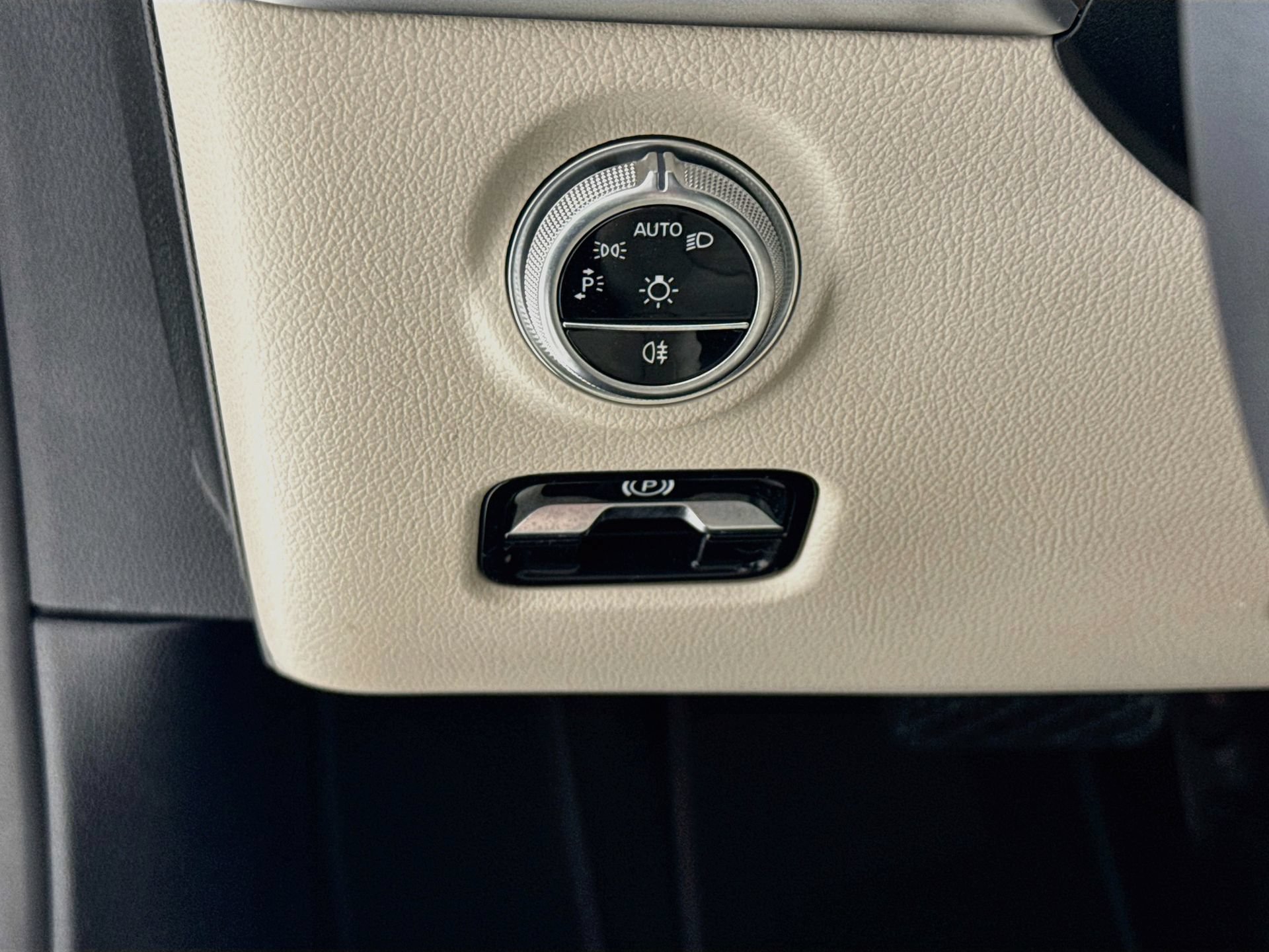 Used 2023 Mercedes-Benz C 300 Sedan image 11