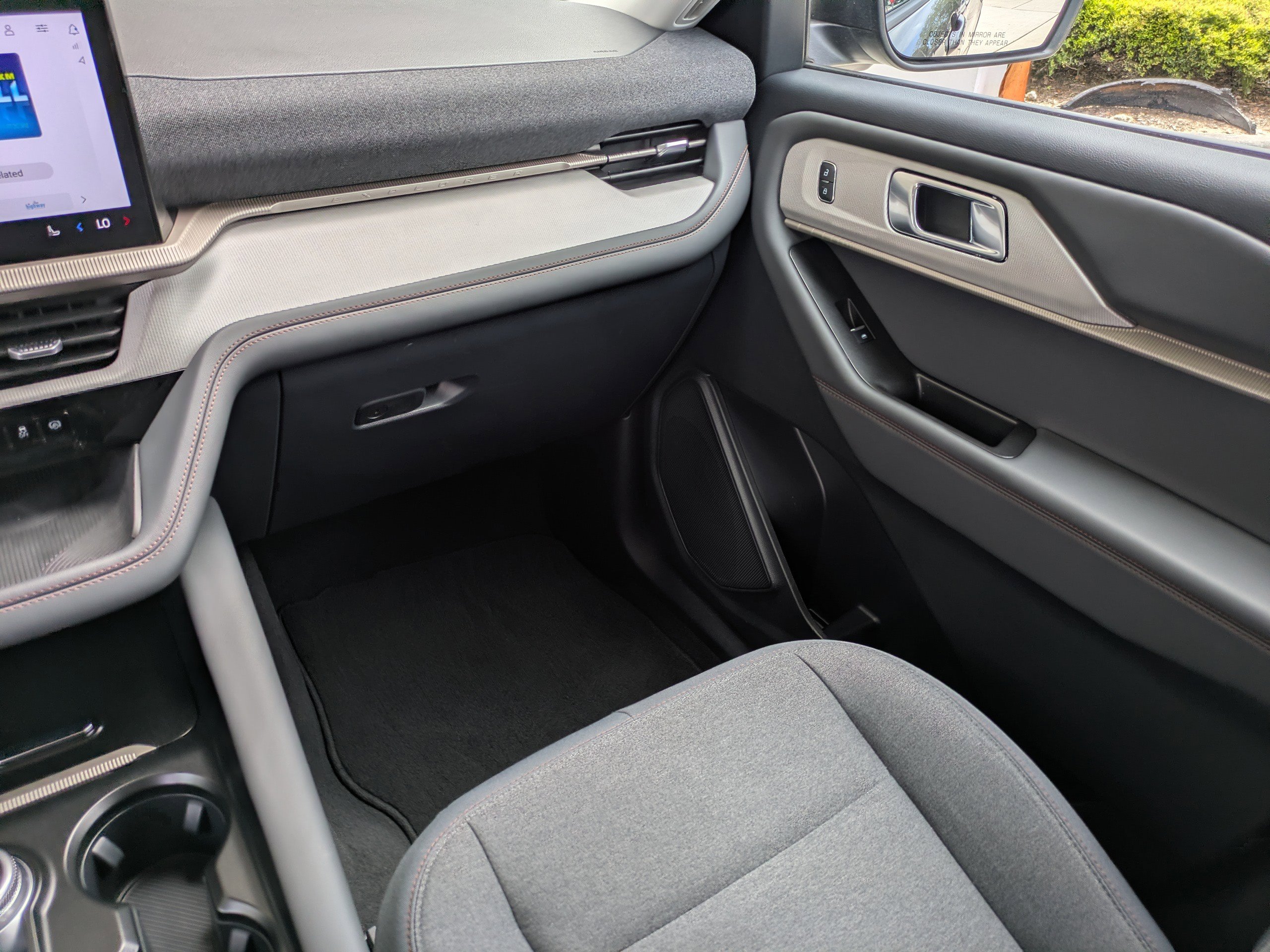 Certified 2025 Ford Explorer Active RWD image 19