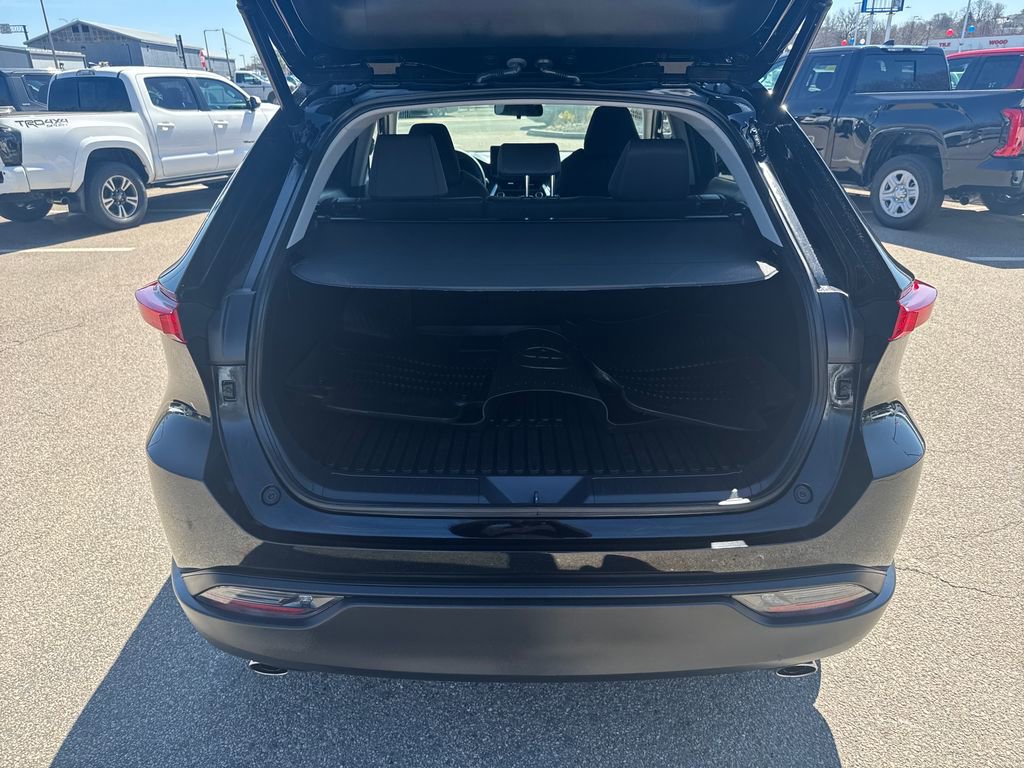 Used 2023 Toyota Venza LE AWD/4WD image 7