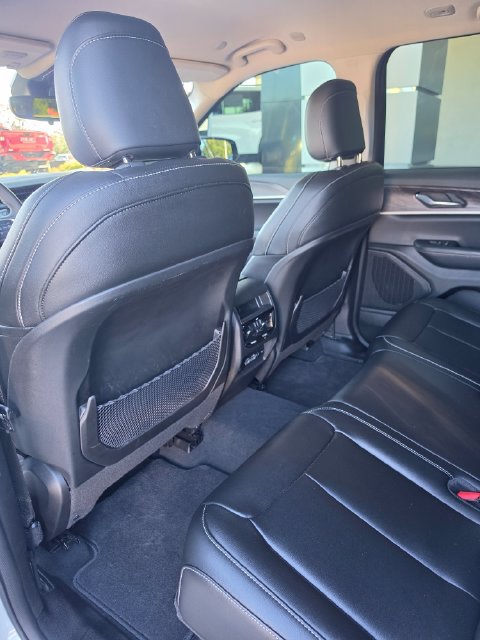 Used 2024 Jeep Grand Cherokee Limited w/ Black Appearance Package AWD/4WD image 21