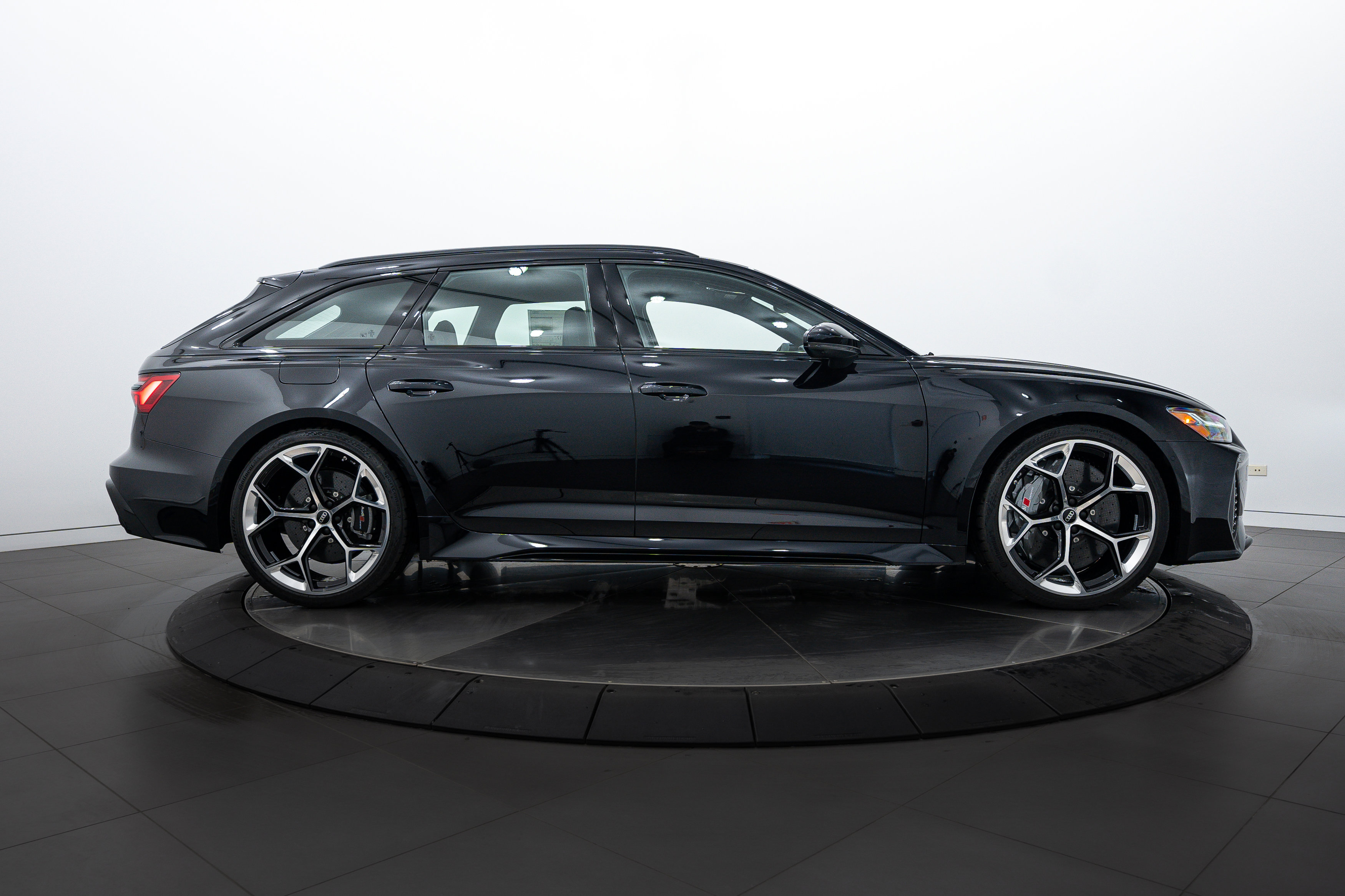 New 2025 Audi RS 6 performance image 3
