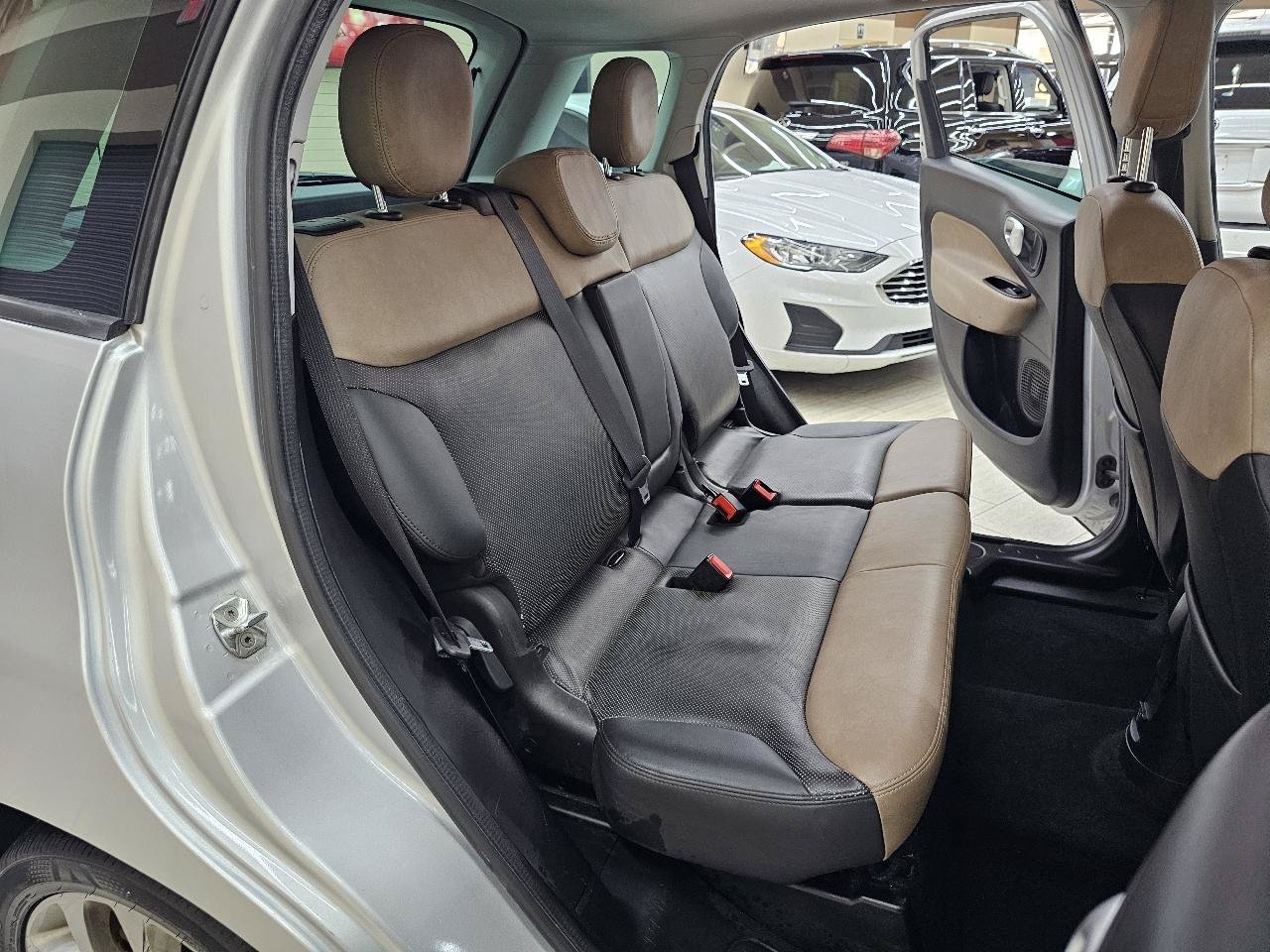 Used 2017 FIAT 500L Lounge w/ Premium Package FWD image 21