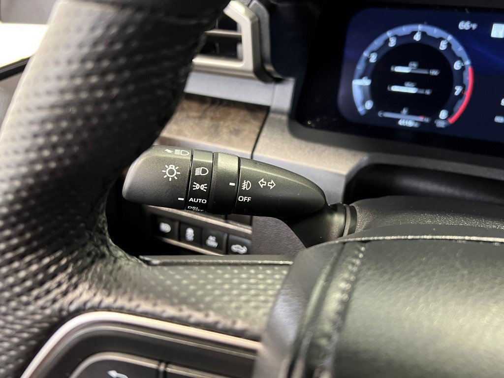 Used 2025 Toyota Tacoma Limited image 38