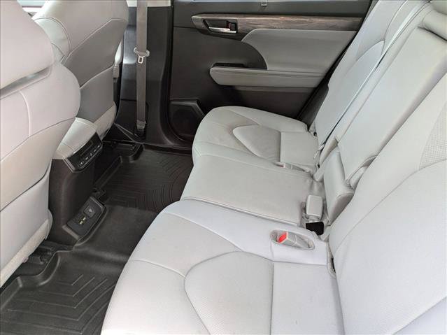 Used 2021 Toyota Highlander Limited FWD image 18