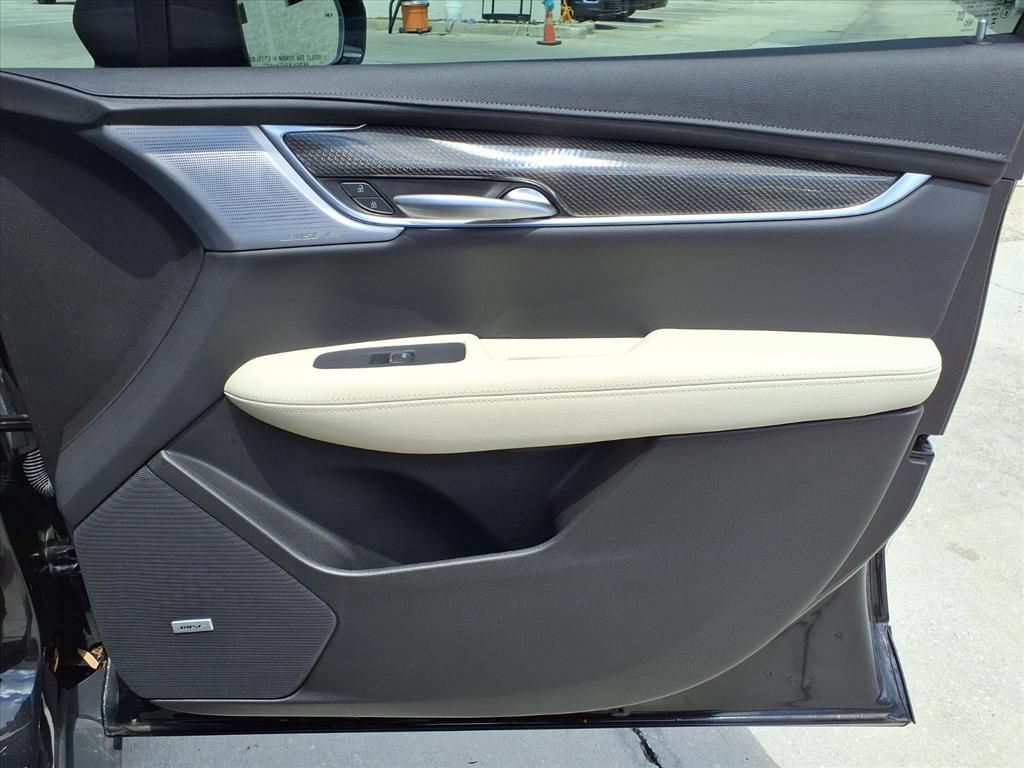 Used 2025 Cadillac XT5 Sportv AWD/4WD image 11