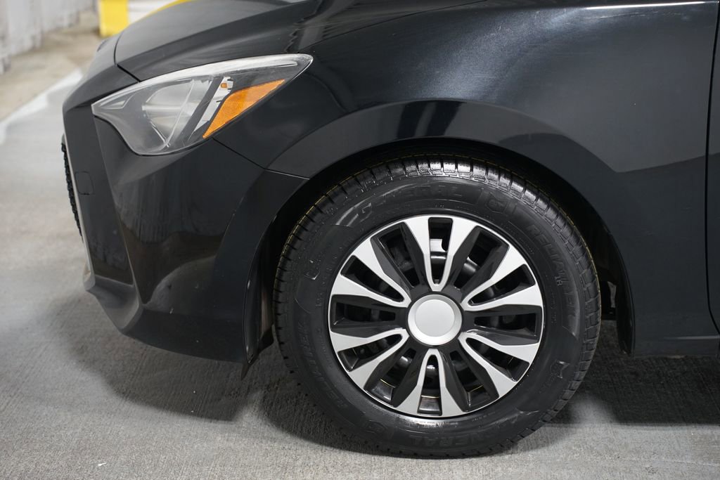 Used 2019 Toyota Yaris L FWD image 5