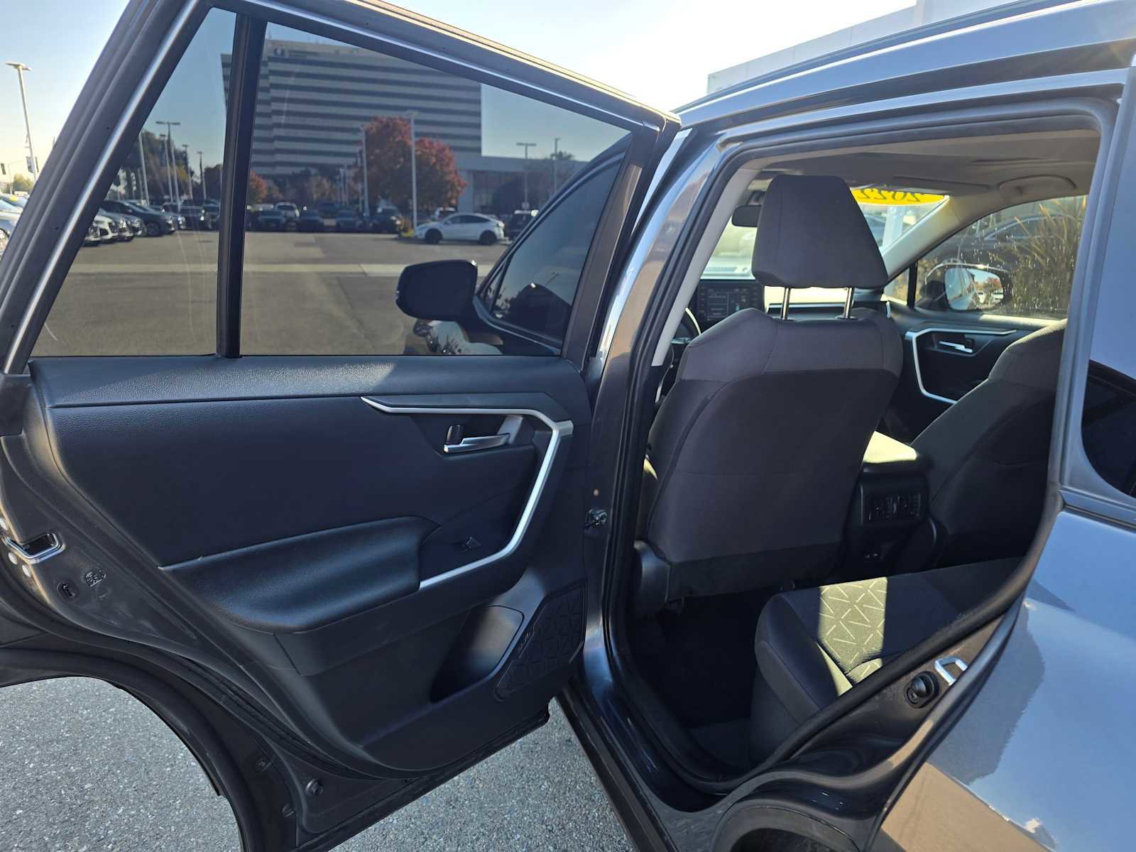 Used 2022 Toyota RAV4 XLE image 17