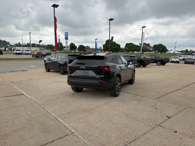 Used 2024 Chevrolet Trax RS w/ Sunroof Package FWD image 5