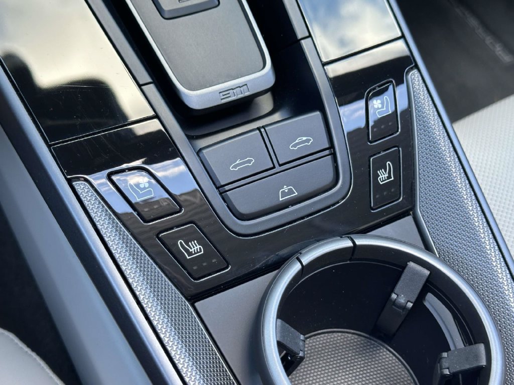 Certified 2024 Porsche 911 Carrera RWD image 28