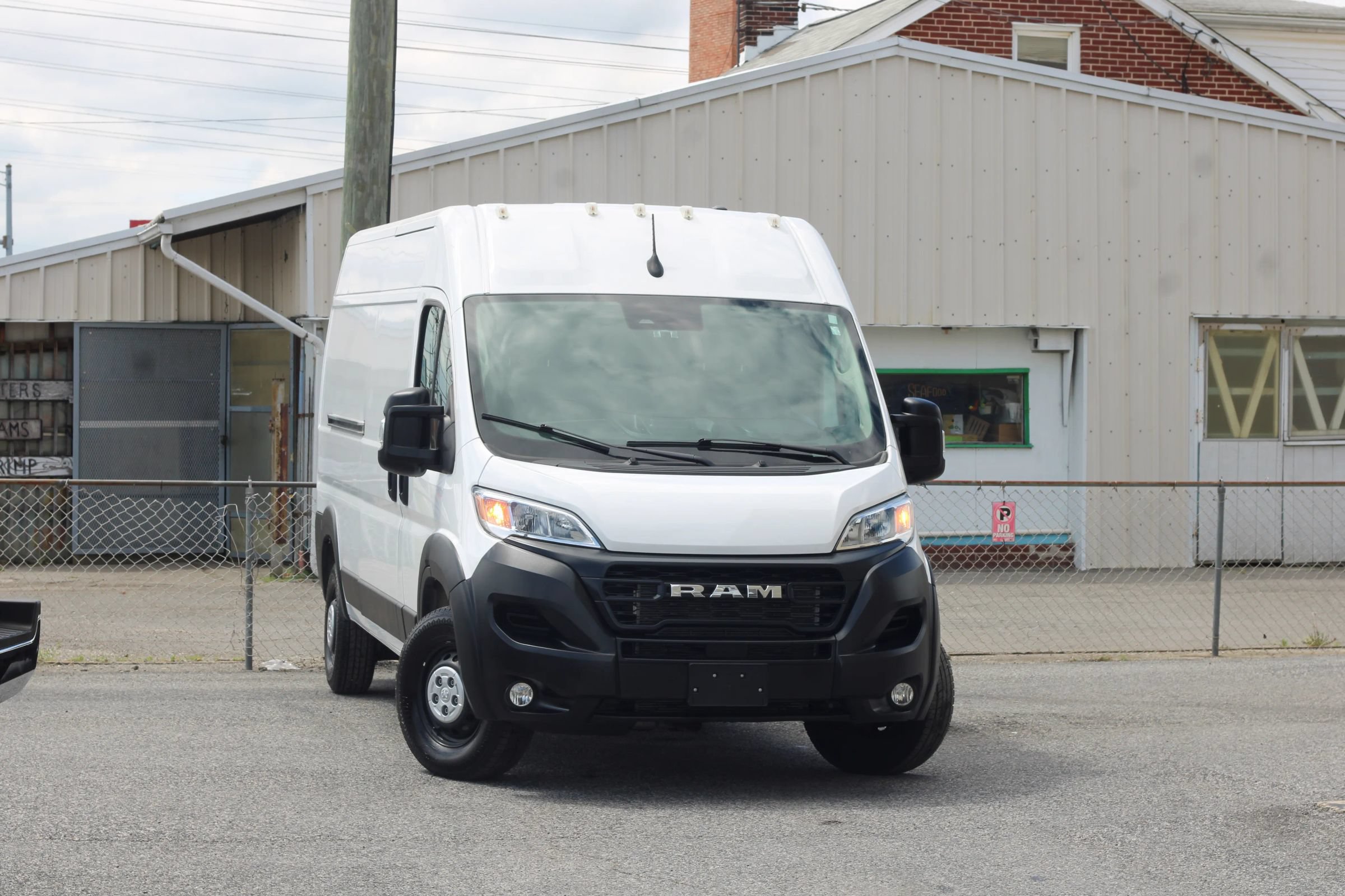 Used 2025 RAM ProMaster 2500 w/ Convenience Group FWD image 21