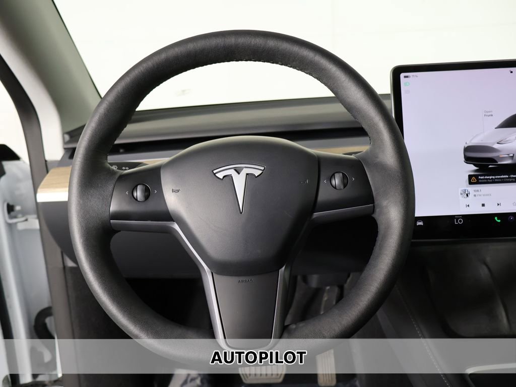 Used 2023 Tesla Model Y AWD image 3