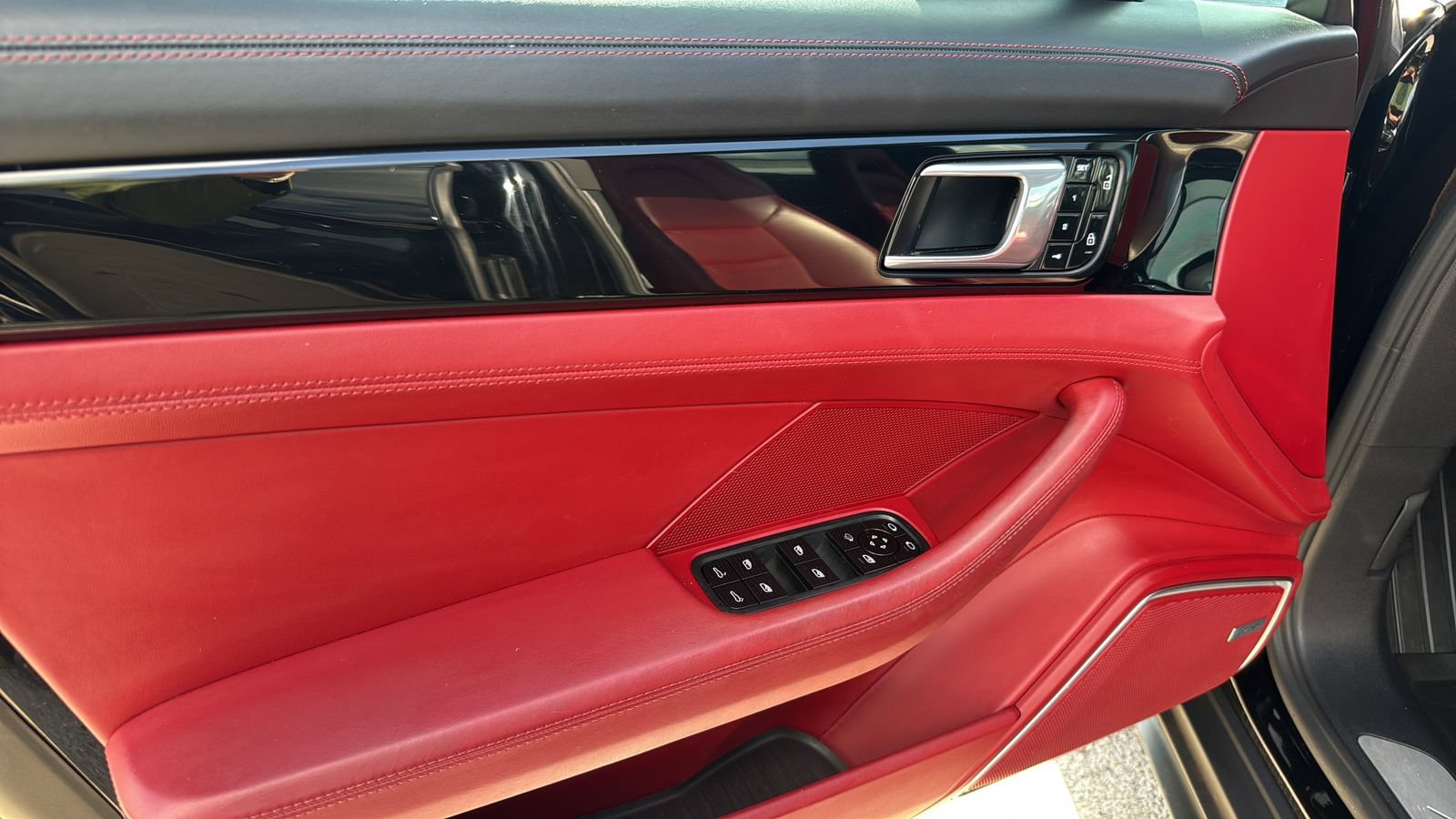 Used 2021 Porsche Panamera 4S AWD/4WD image 11