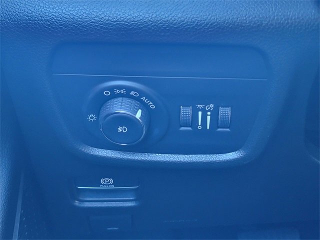 Used 2022 Jeep Grand Cherokee L Limited w/ Black Appearance Package image 31