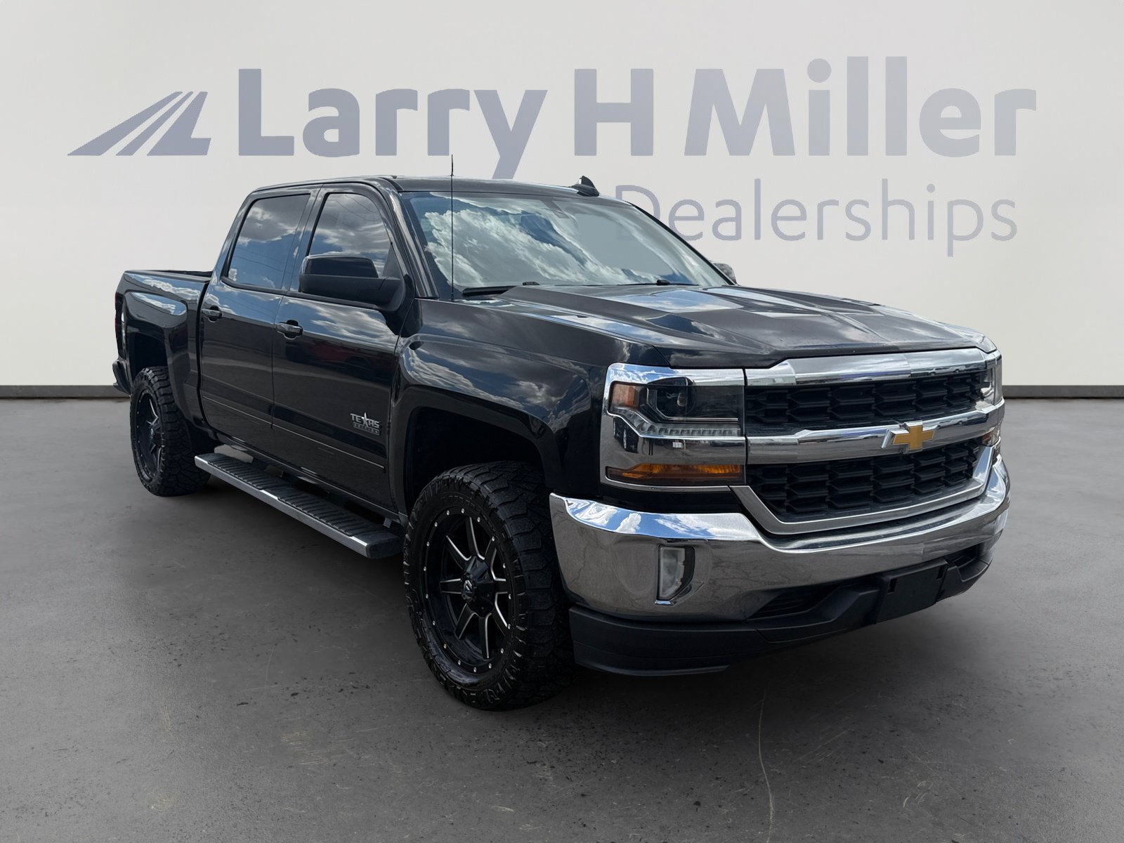 Used 2017 Chevrolet Silverado 1500 LT w/ Texas Edition RWD image 6