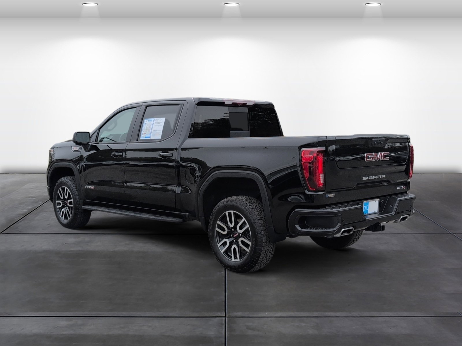 Used 2024 GMC Sierra 1500 AT4 w/ Technology Package image 3