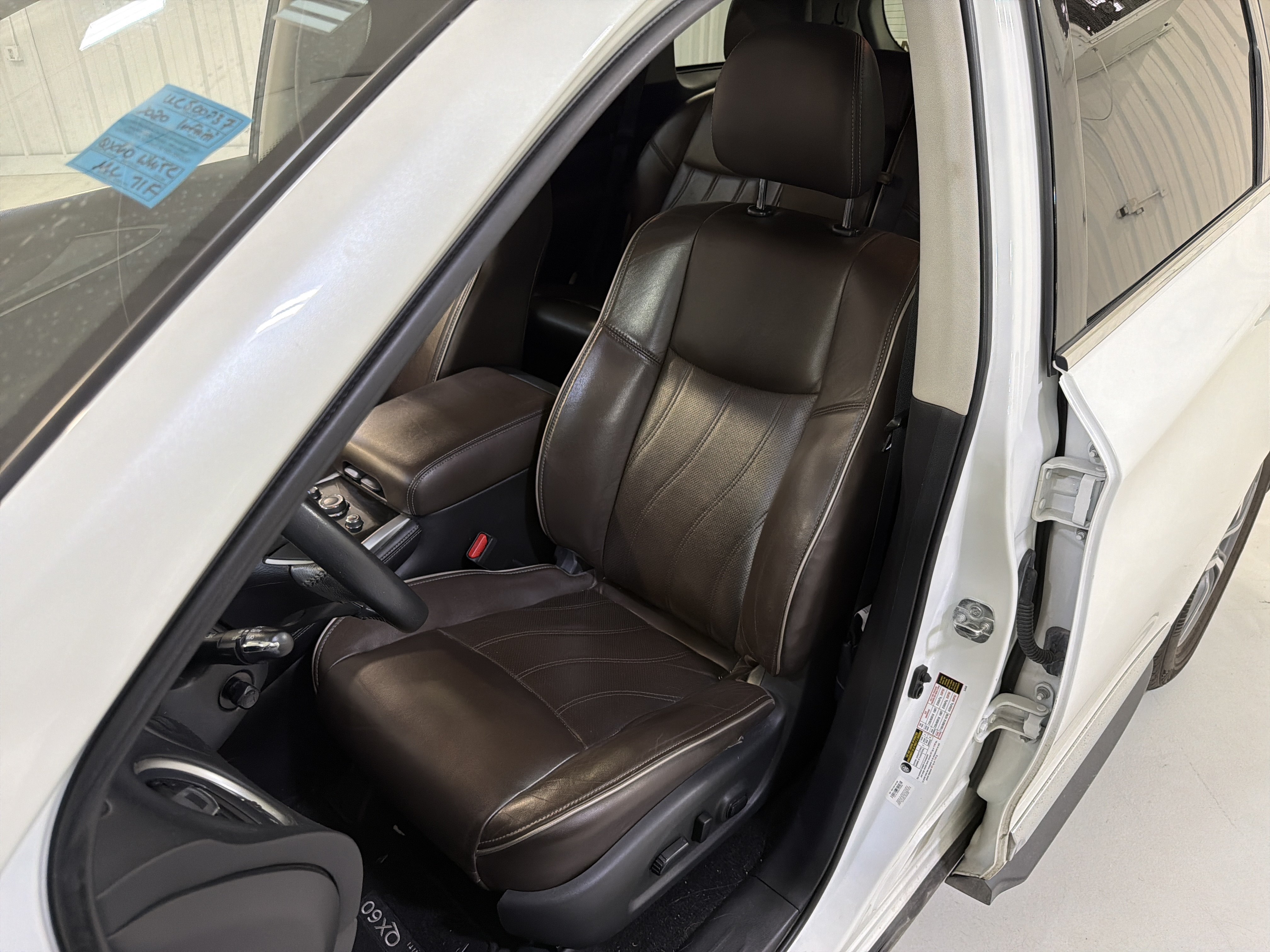 Used 2020 INFINITI QX60 Luxe w/ Essential Package FWD image 11