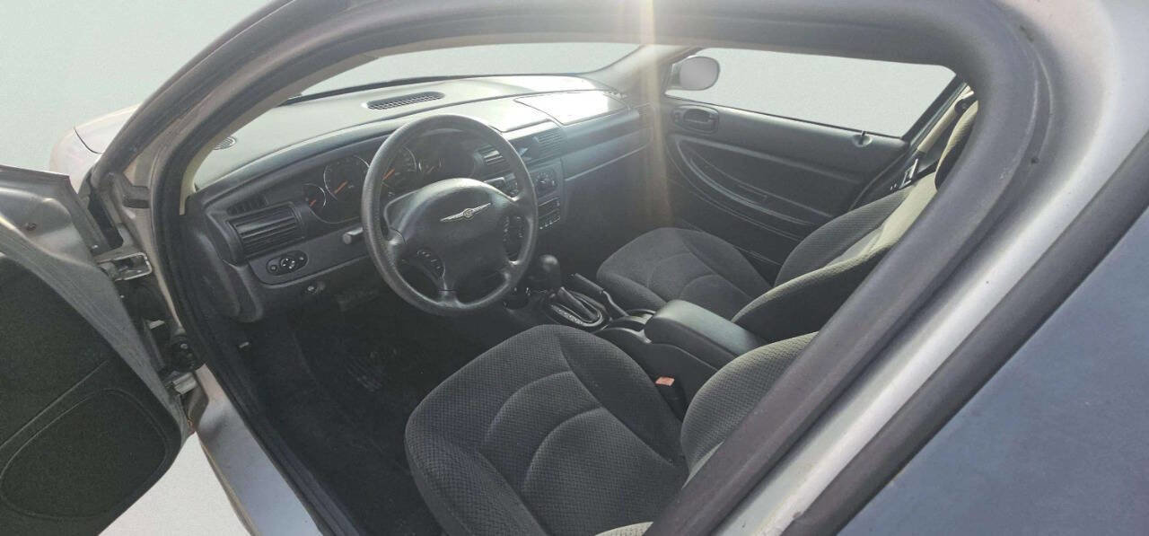 Used 2005 Chrysler Sebring Sedan image 8