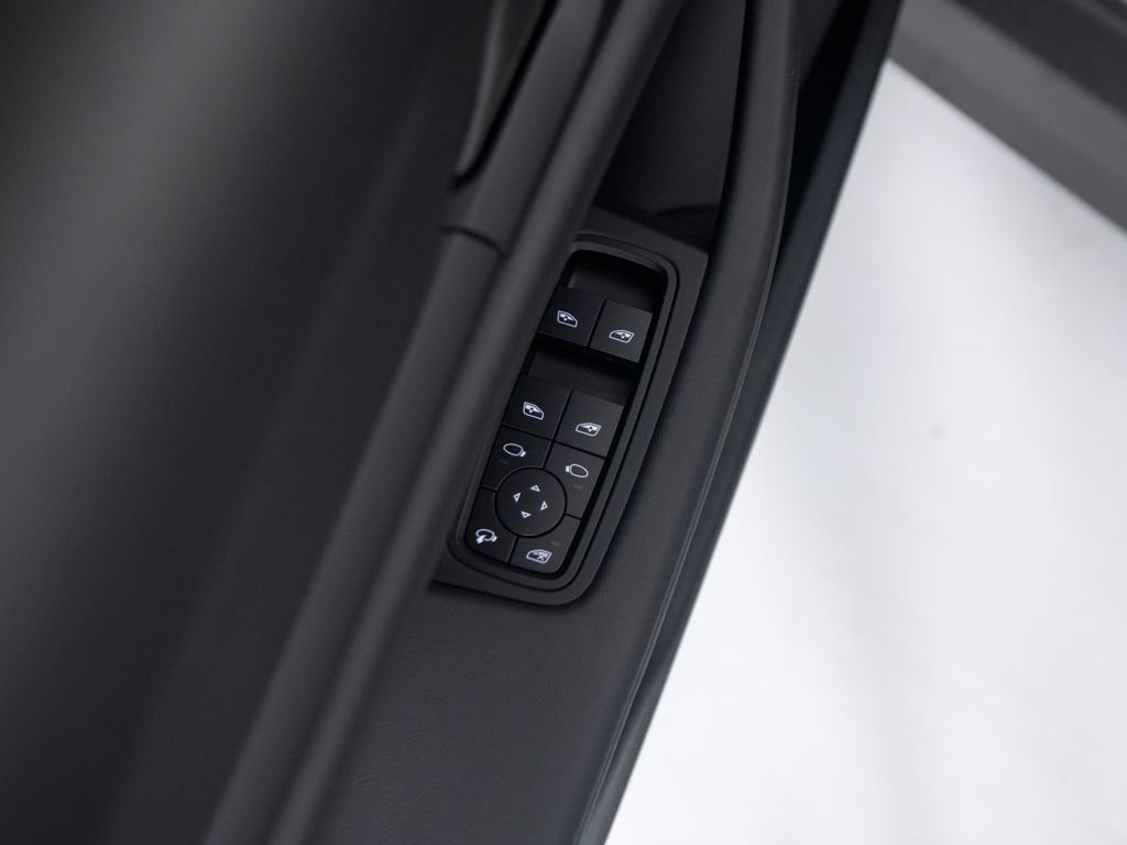 Certified 2023 Porsche Taycan 4S AWD/4WD image 20