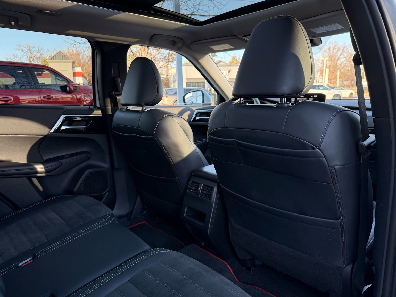 Used 2024 Mitsubishi Outlander SEL image 30