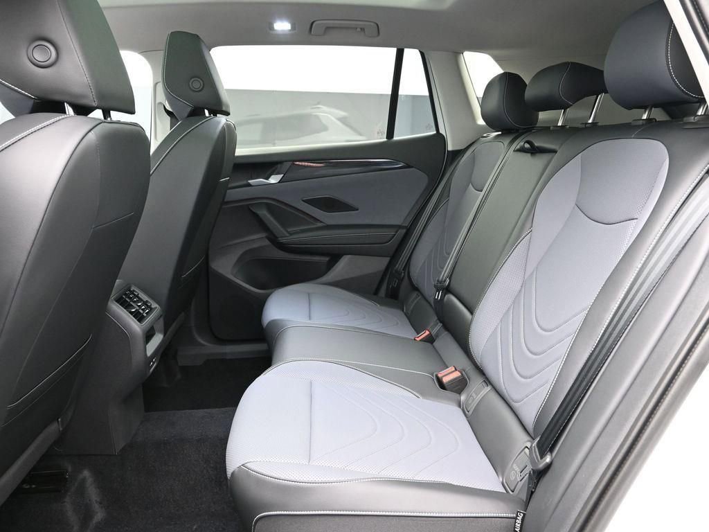 New 2026 Volkswagen Tiguan SE image 9