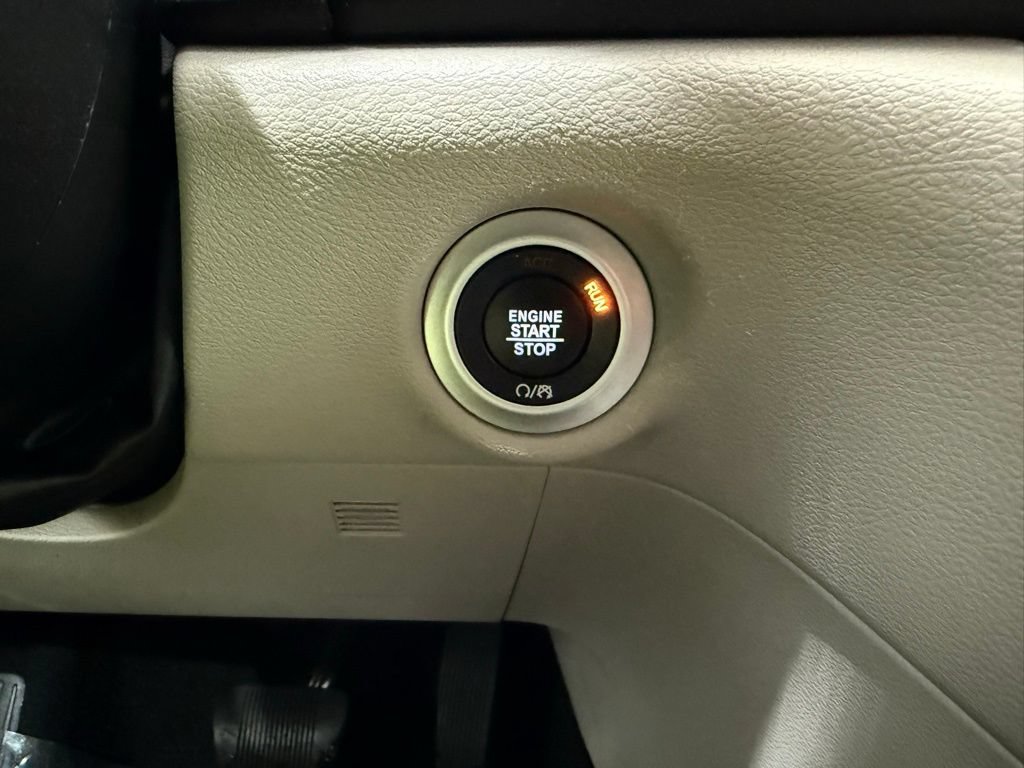 Used 2024 Chrysler Pacifica Touring-L FWD image 44