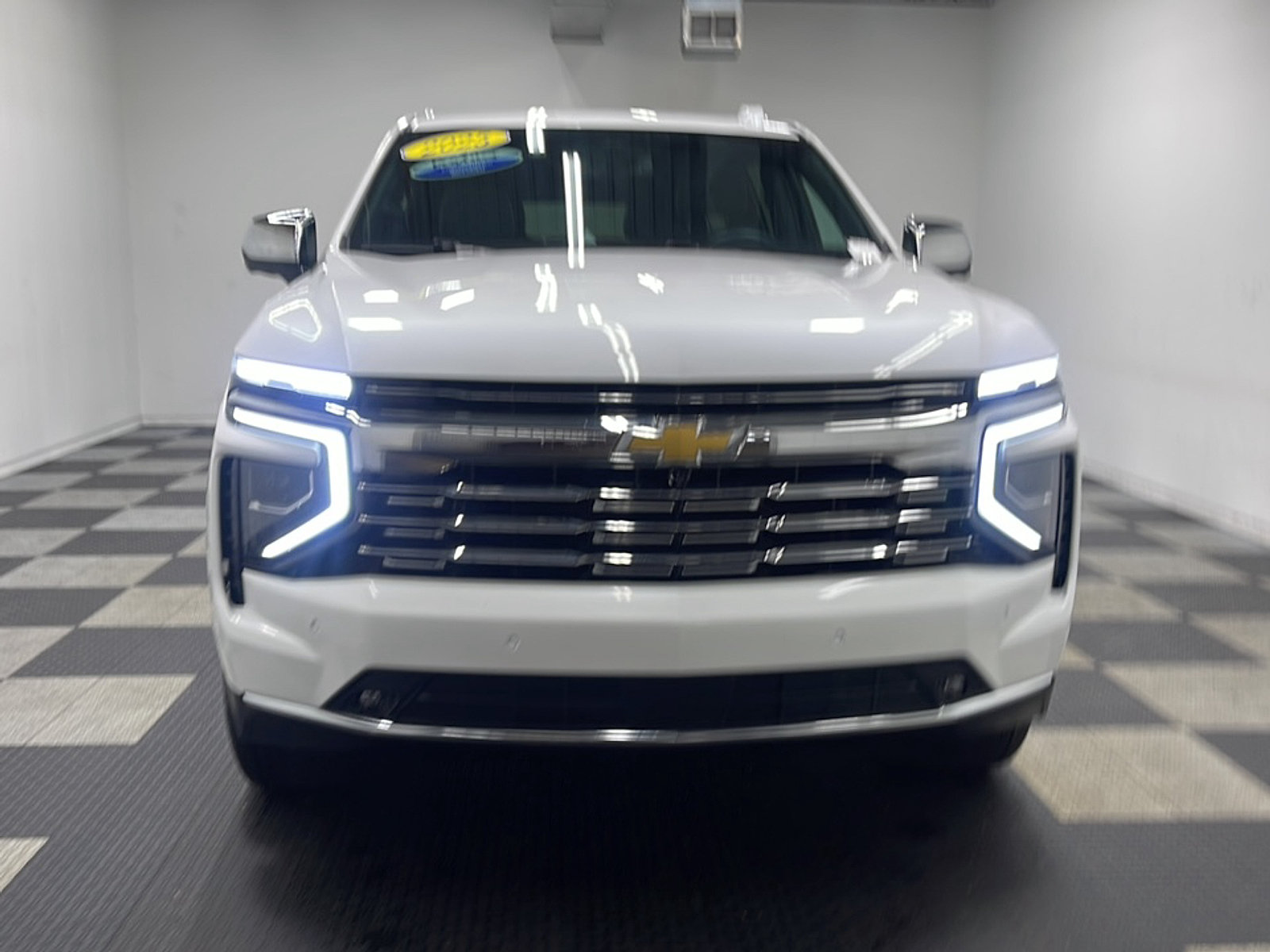 Used 2025 Chevrolet Suburban Premier AWD/4WD image 25
