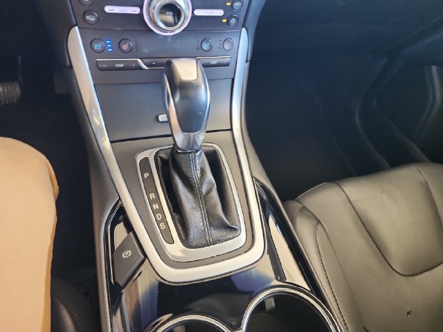 Used 2018 Ford Edge Titanium w/ Equipment Group 301A FWD image 18