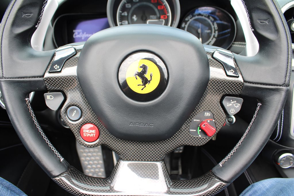 Used 2015 Ferrari California T RWD image 39