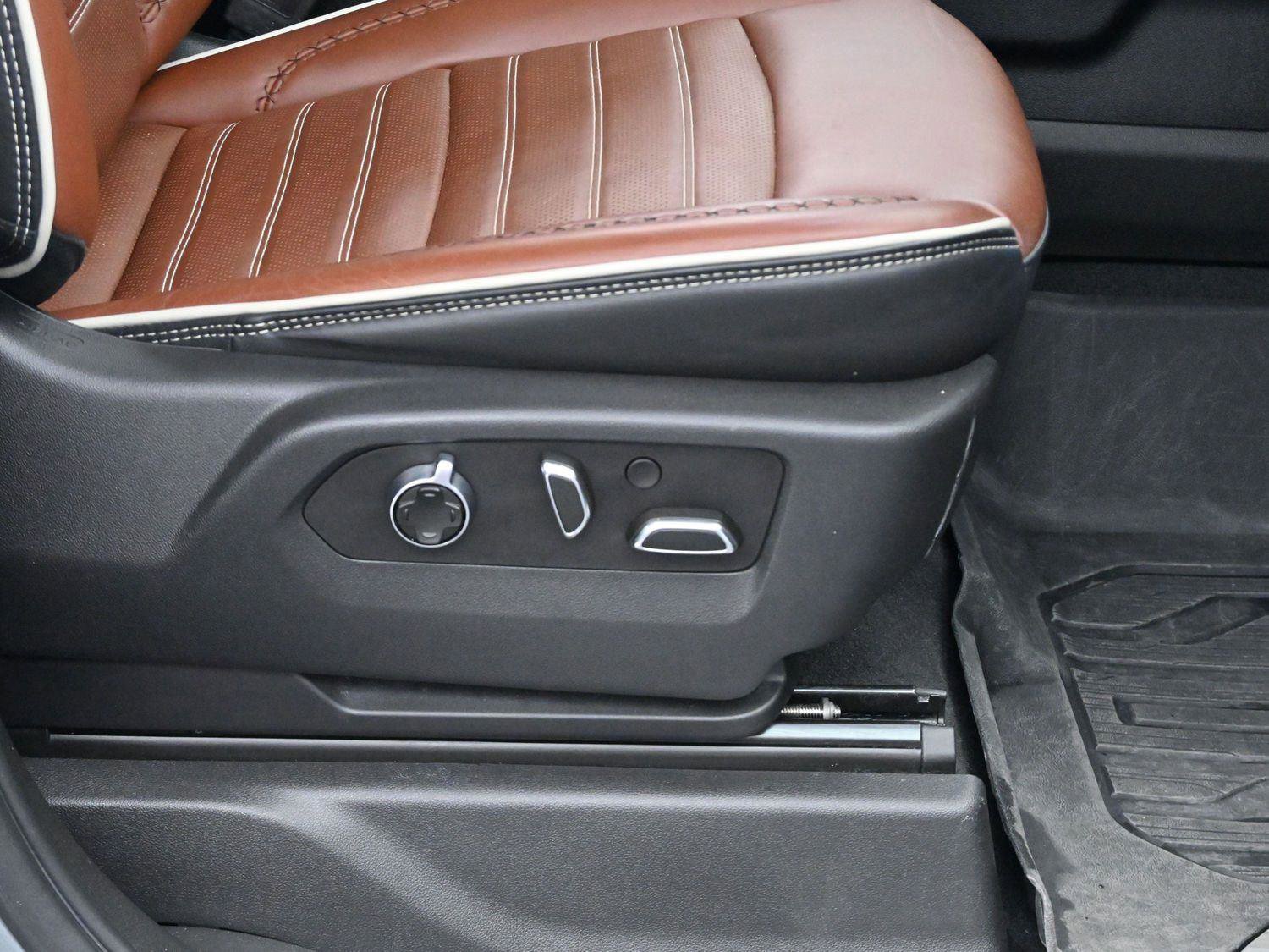 Used 2024 GMC Sierra 2500 Denali Ultimate w/ Max Trailering Package image 33