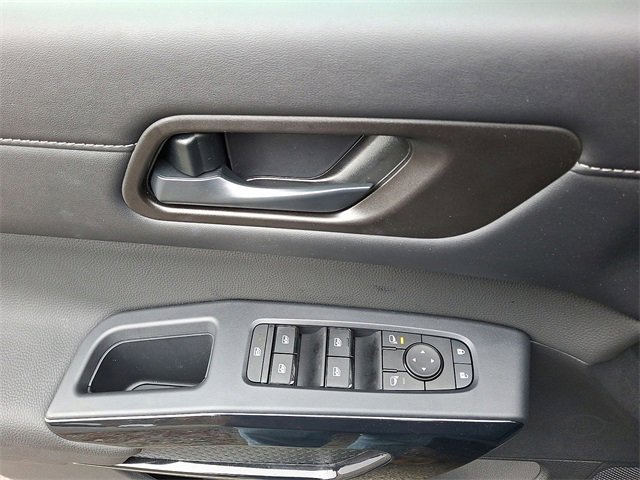 Used 2025 Nissan Pathfinder S image 10