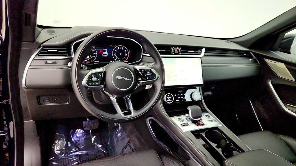 Used 2025 Jaguar F-PACE R-Dynamic S AWD/4WD image 13