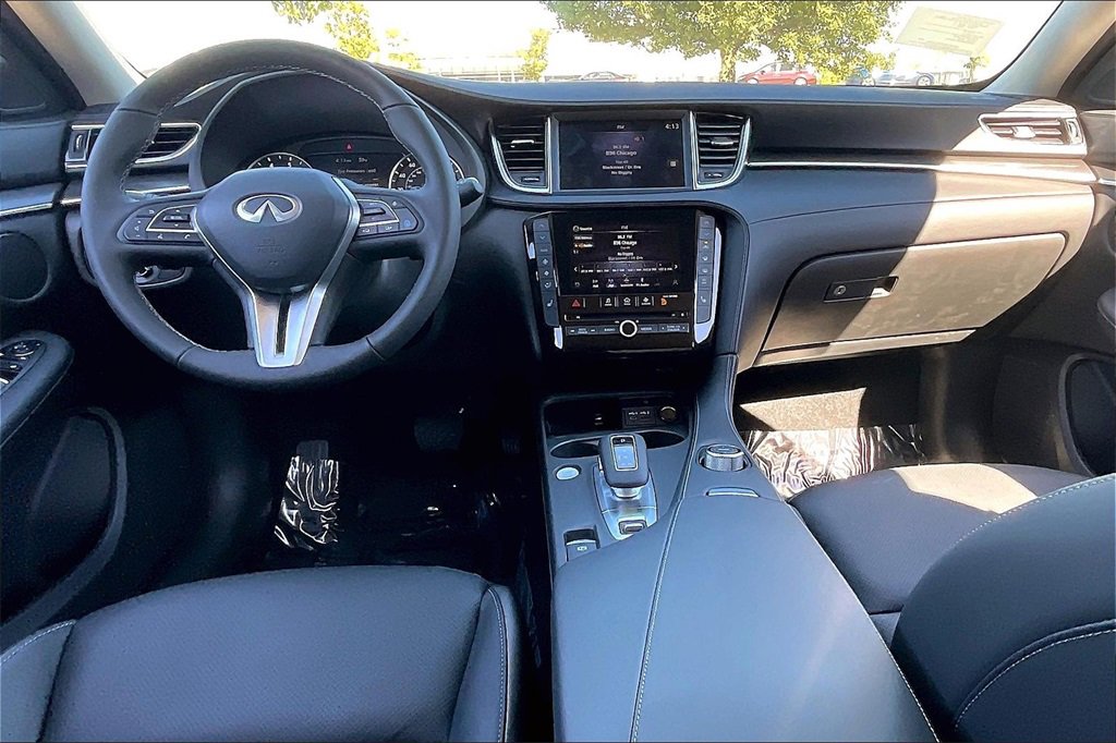 New 2025 INFINITI QX50 Luxe image 5