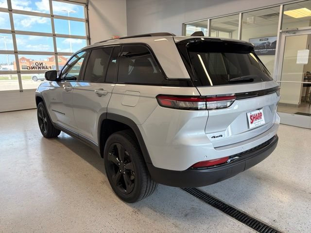 Used 2023 Jeep Grand Cherokee Altitude AWD/4WD image 6