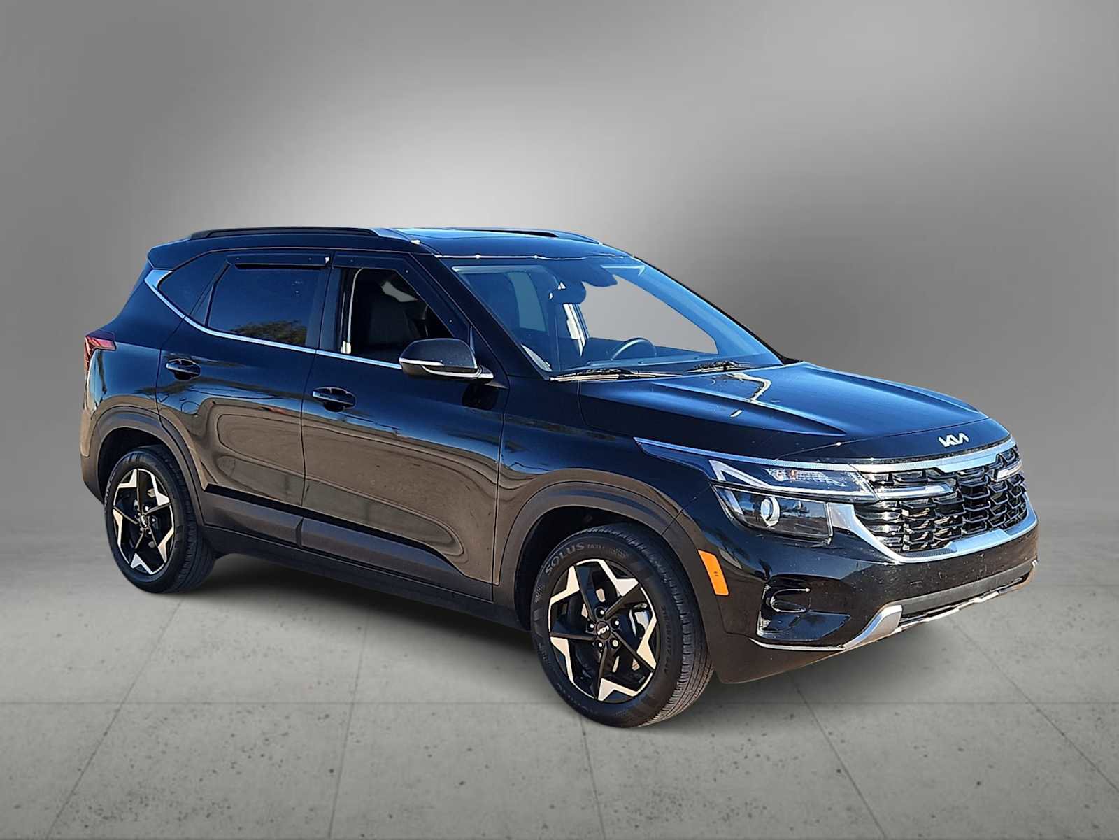 Used 2024 Kia Seltos EX image 2