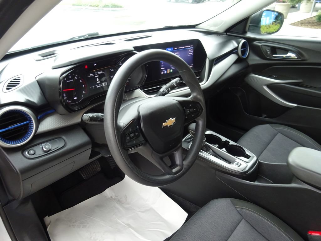 Certified 2024 Chevrolet Trax LS FWD image 14