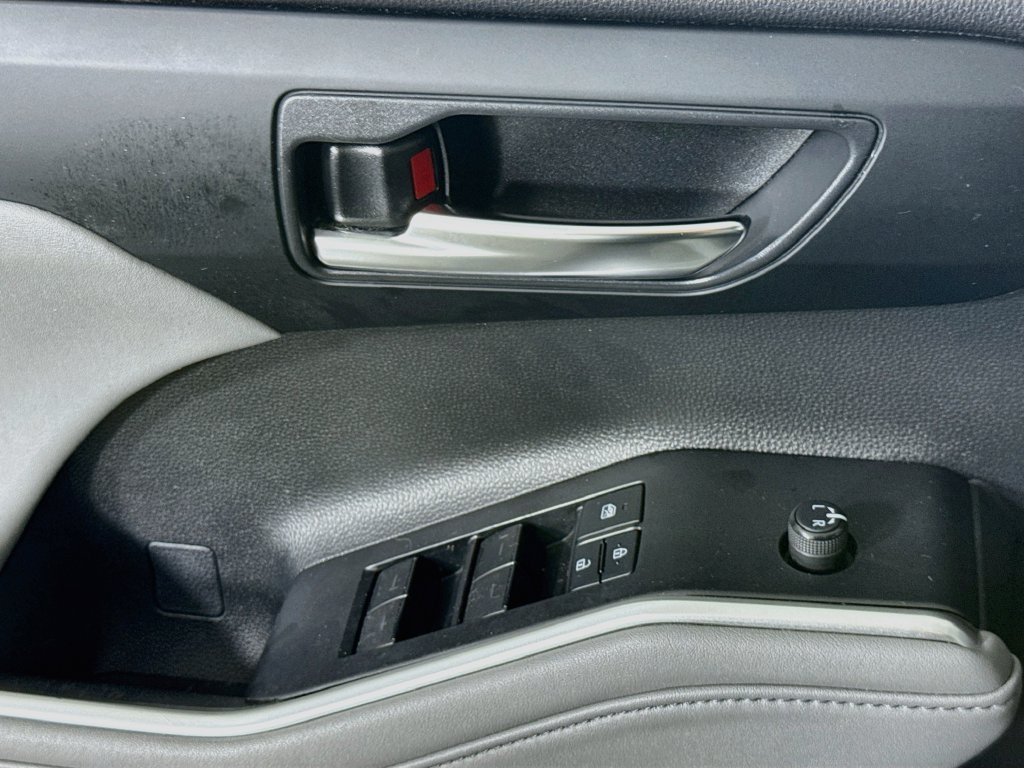 Certified 2021 Toyota Highlander XLE AWD/4WD image 23