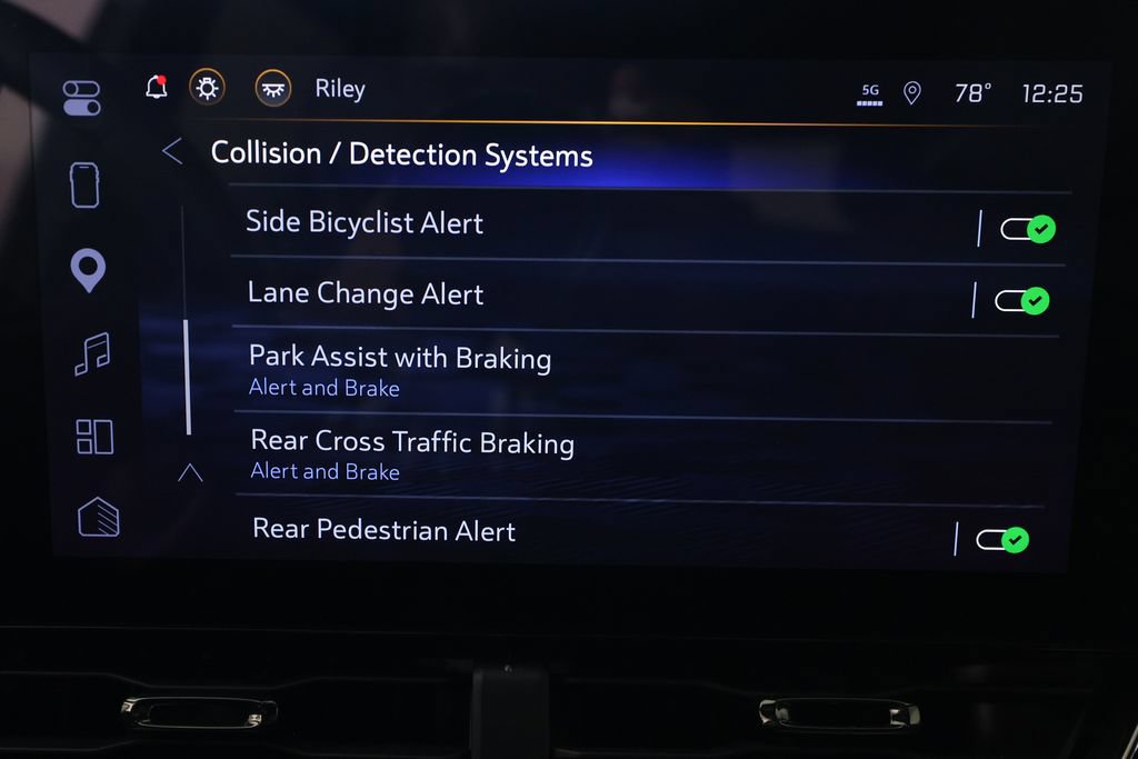 Used 2025 Chevrolet Equinox RS w/ Safety and Technology Package FWD image 29