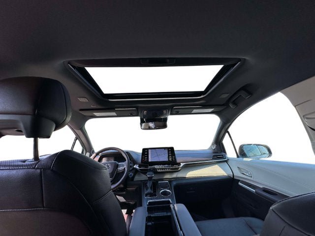 Used 2023 Toyota Sienna Platinum AWD/4WD image 27