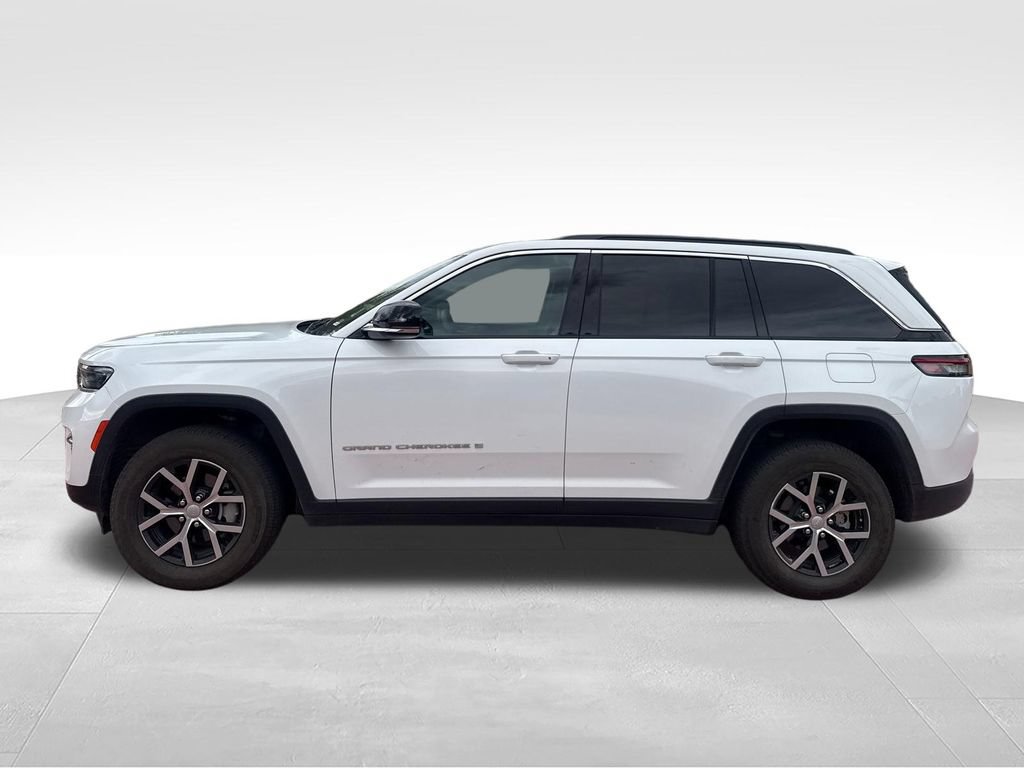Used 2025 Jeep Grand Cherokee Limited w/ Trailer Tow Package AWD/4WD image 5
