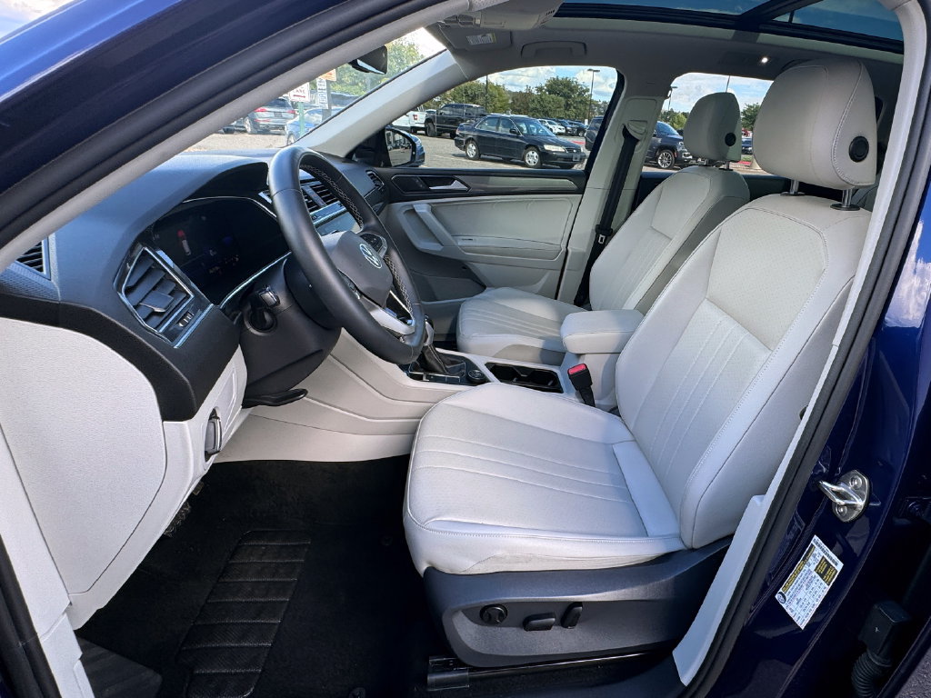 Used 2022 Volkswagen Tiguan SE w/ Panoramic Sunroof Package AWD/4WD image 19