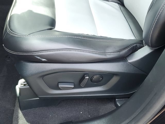 Used 2023 Ford Explorer XLT w/ Equipment Group 202A AWD/4WD image 23