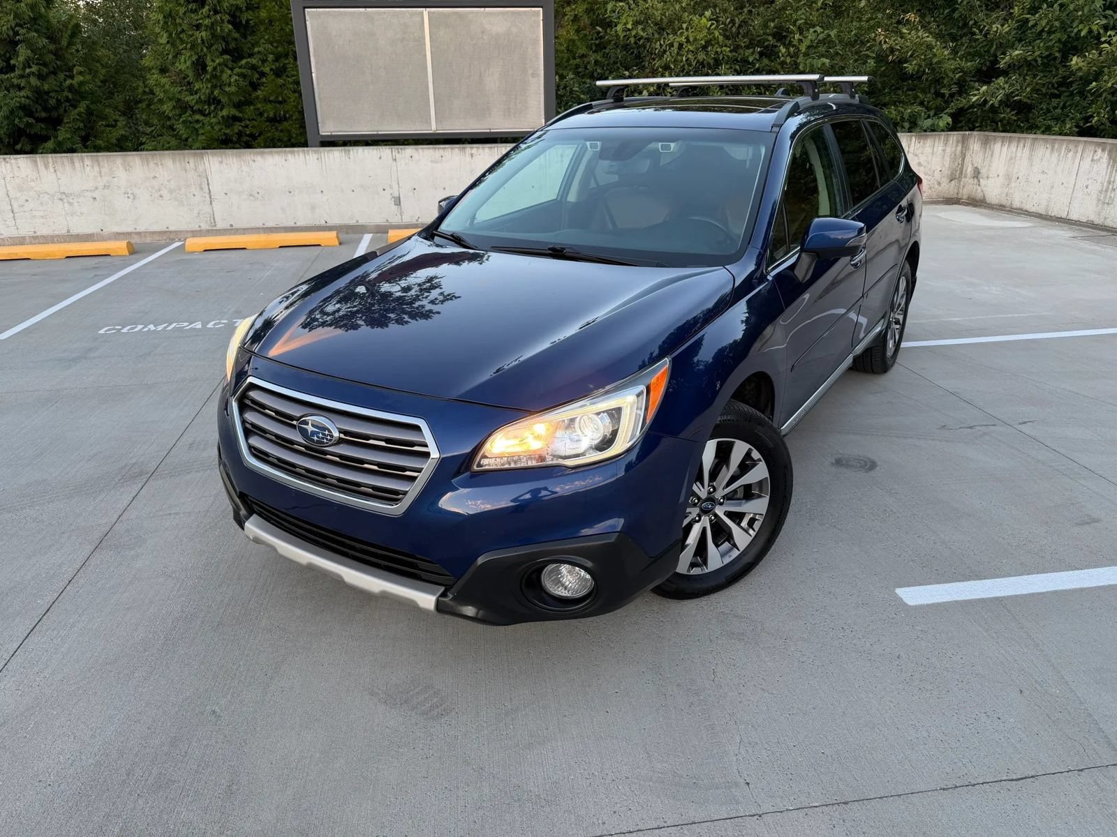 Used 2017 Subaru Outback 3.6R Touring w/ Popular Package #5A AWD/4WD image 2